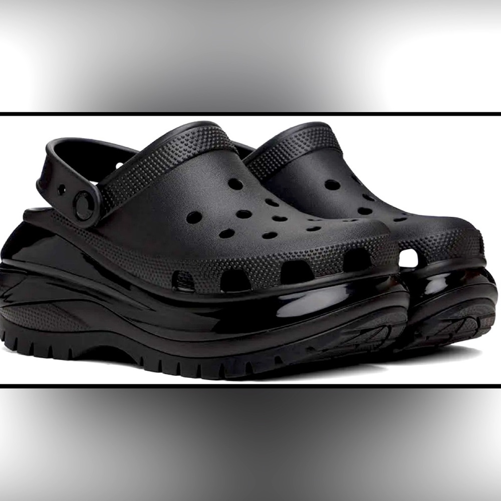Crocs Womens Classic Mega Crush Clogs in Black.